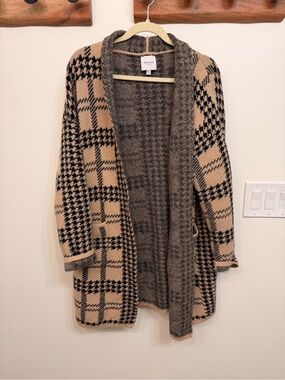 Gilli Beige and Black Open-Front Plaid Cardigan